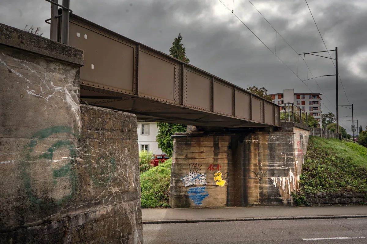 Die Tage der 113-jährigen Stahlbrücke sind gezählt. Die SBB-Brücke bei der Usterstrasse in Wetzikon.